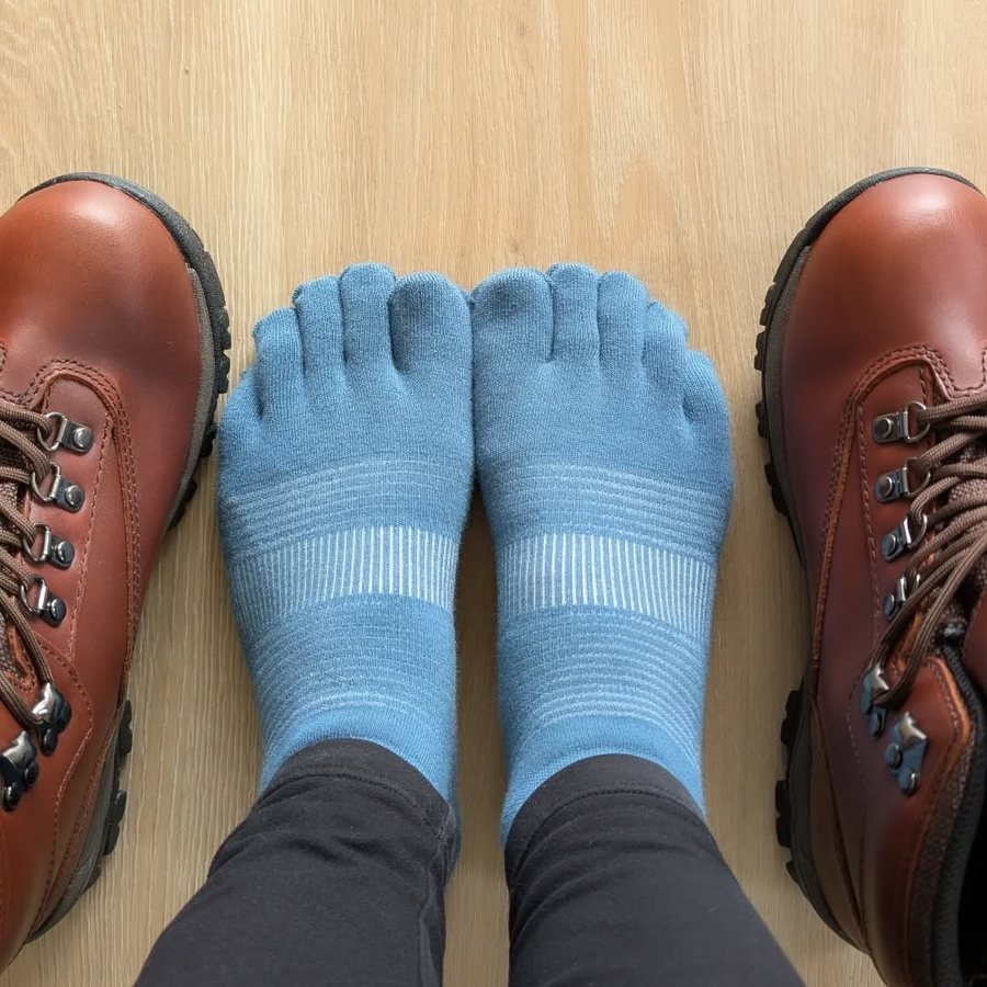Kintoe customer wearing toe socks