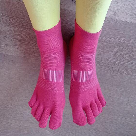Kintoe customer wearing toe socks
